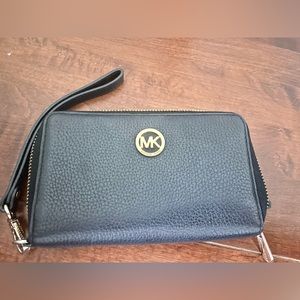 Micheal Kors wallet wristlet